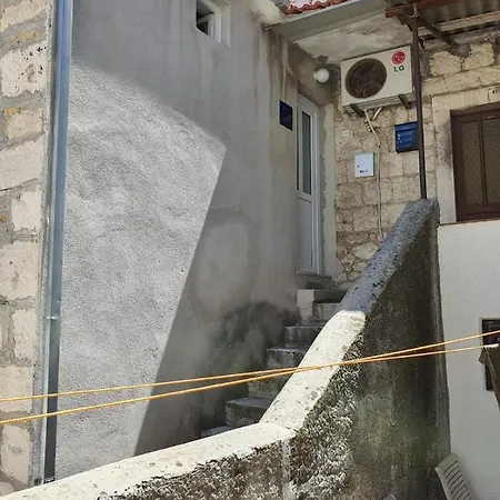 شقة Leni